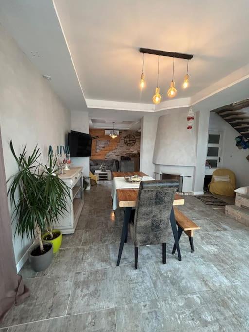 Comme A La Maison Narbonne Extérieur photo
