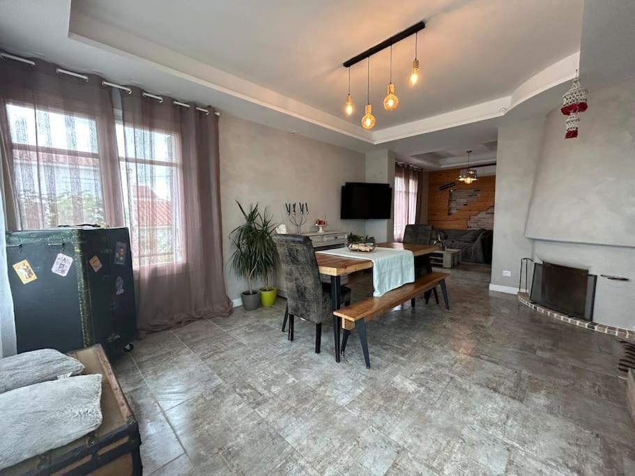 Comme A La Maison Narbonne Extérieur photo